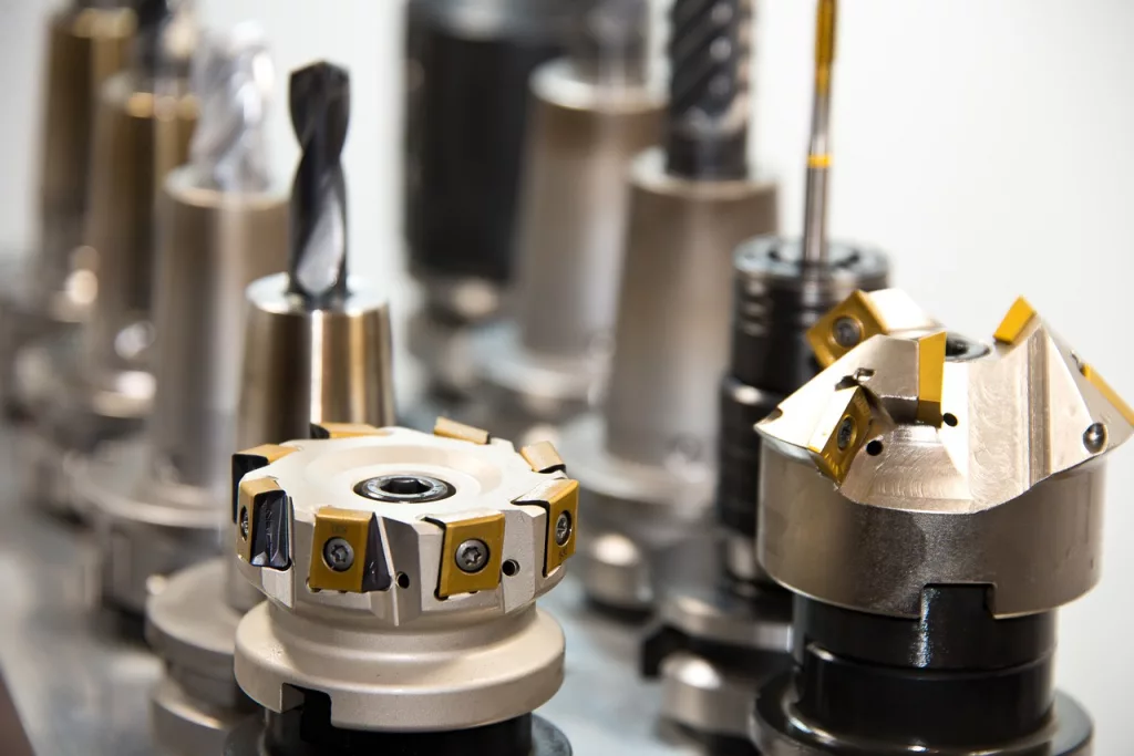découvrez le fraisage cnc, une technique de fabrication précise et efficace, idéale pour produire des pièces complexes et sur mesure. optimisez votre production grâce à des machines de haute technologie et des processus automatisés.